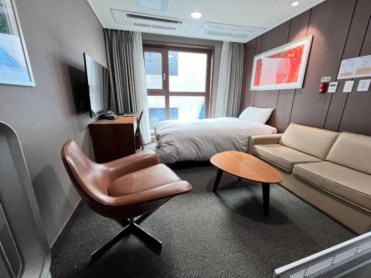 Raonstay In Perla Hotel Jinju Exterior foto